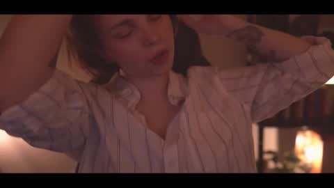 Snapshot of running_with_the_wolves chatting on November 2025 10:37:01 PM Elena online show from November 2025 10:37:01 PM