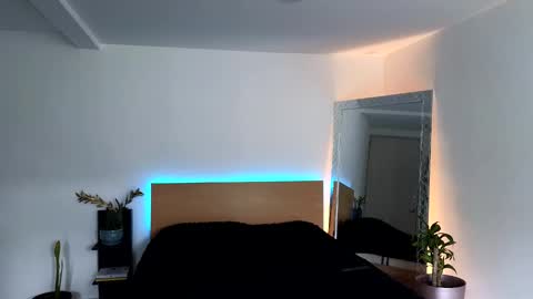 Snapshot of russell_adams_ chatting on September 2025 01:12:02 PM R U S S E L L online show from September 2025 01:12:02 PM