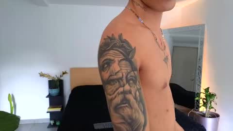 Snapshot of russell_adams_ chatting on September 2025 09:17:02 PM R U S S E L L online show from September 2025 09:17:02 PM