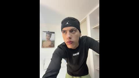  R U S S E L L  online show from November 2025 01:50:02 AM