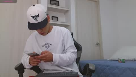  R U S S E L L  online show from December 2025 10:10:02 AM