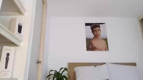  R U S S E L L  online show from March 2026 04:08:02 AM