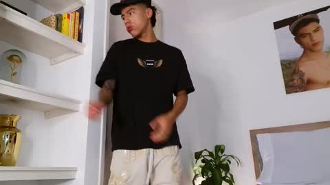  R U S S E L L  online show from March 2026 03:43:02 AM