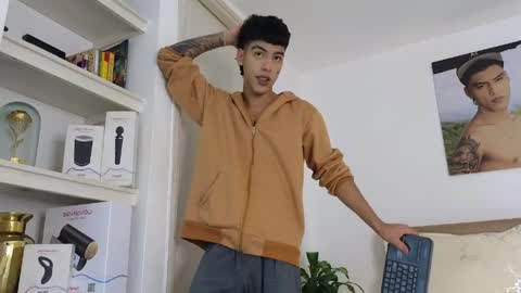  R U S S E L L  online show from March 2026 11:50:01 PM