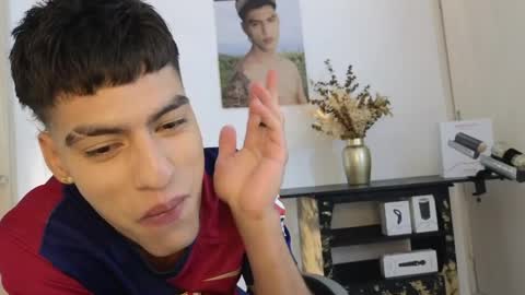  R U S S E L L  online show from April 2026 12:32:01 AM