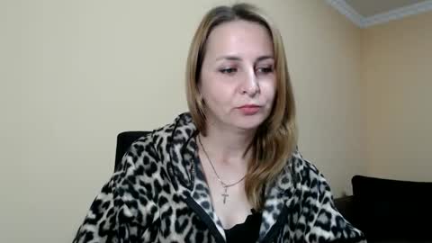 Snapshot of ruthpark chatting on October 2025 08:12:01 AM Ruth online show from October 2025 08:12:01 AM