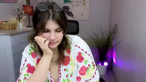 Snapshot of ruyjin_choi chatting on November 2025 10:52:02 AM Ruyjin online show from November 2025 10:52:02 AM