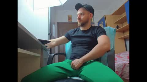 Ryanstone  online show from November 2025 03:38:01 AM