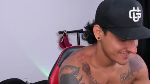 ryanwhite3 online show from November 2025 11:49:02 PM