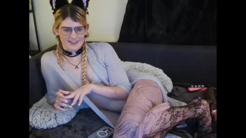 Snapshot of ryn_michele chatting on December 2024 07:51:01 PM Ryn Michele online show from December 2024 07:51:01 PM