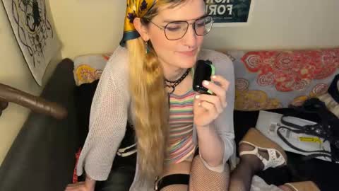 Snapshot of ryn_michele chatting on February 2025 03:05:02 PM Ryn Michele online show from February 2025 03:05:02 PM