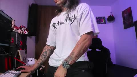 leopmonk help me reach 100 thumbs up online show from December 2025 01:00:01 AM