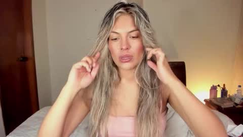 Leslie Beltrn online show from October 2025 03:46:02 AM