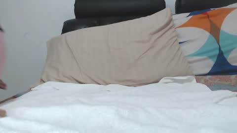 saaramiller     online show from January 2025 04:20:01 AM