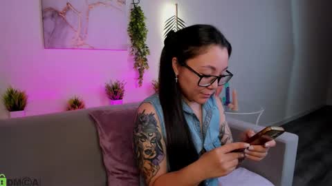 Snapshot of sabrina_sven chatting on November 2025 12:21:02 AM GMT7TueWedThuFriSatSun 0100am-0700am online show from November 2025 12:21:02 AM