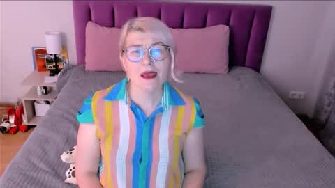 Sabrina MacMarren online show from December 2025 07:17:01 AM