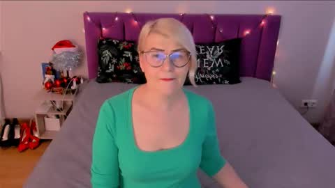 Sabrina MacMarren online show from January 2026 09:03:01 AM