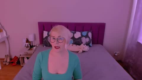 Sabrina MacMarren online show from February 2026 09:30:01 AM