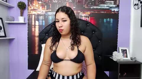Snapshot of sabrinaroux chatting on November 2025 11:32:01 AM Sabrina Roux online show from November 2025 11:32:01 AM