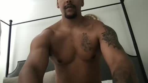 Snapshot of sack_draggin chatting on May 2026 03:17:01 PM Beezy online show from May 2026 03:17:01 PM