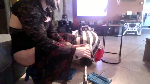 sadiacrossdresser online show from June 2026 06:40:01 PM