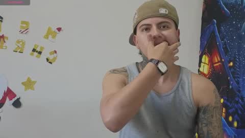 Snapshot of sahara_n_thiago chatting on December 2025 11:48:01 AM Sahara y Thiago online show from December 2025 11:48:01 AM