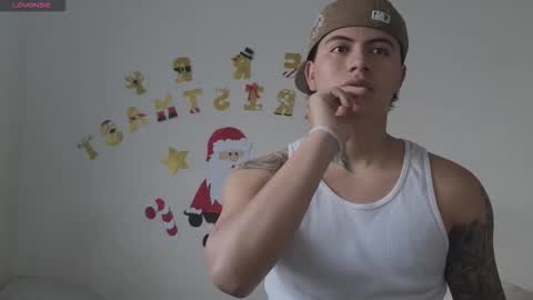 Snapshot of sahara_n_thiago chatting on December 2025 11:14:02 AM Sahara y Thiago online show from December 2025 11:14:02 AM