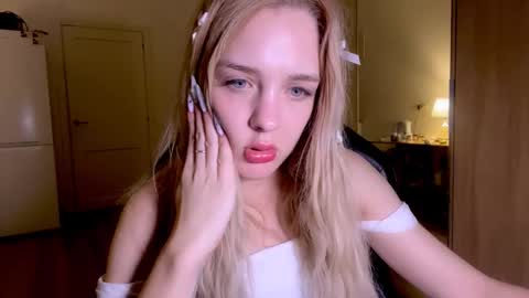 Sofia online show from October 2025 06:26:02 PM