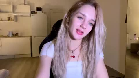 Sofia online show from November 2025 08:18:01 PM