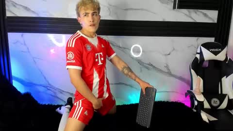 Juan online show from October 2025 04:46:02 AM