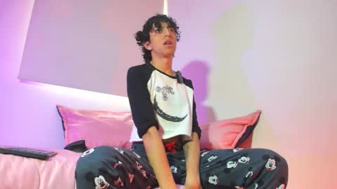 saint_dark online show from December 2025 01:53:01 PM