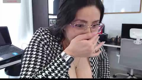 Snapshot of salome_010 chatting on January 2026 09:28:02 PM Salome online show from January 2026 09:28:02 PM