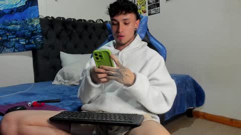 Snapshot of salvatore_dereck chatting on December 2024 01:40:02 AM   online show from December 2024 01:40:02 AM