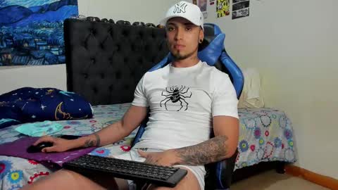 Snapshot of salvatore_dereck chatting on March 2025 01:11:01 AM   online show from March 2025 01:11:01 AM