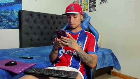 Snapshot of salvatore_dereck chatting on March 2025 01:21:02 AM   online show from March 2025 01:21:02 AM