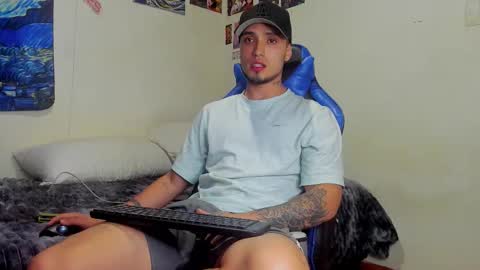 Snapshot of salvatore_dereck chatting on October 2025 01:17:01 AM   online show from October 2025 01:17:01 AM