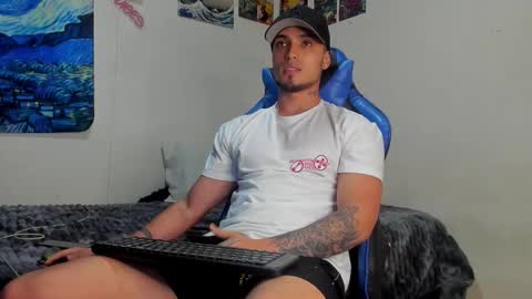 Snapshot of salvatore_dereck chatting on October 2025 01:28:02 AM   online show from October 2025 01:28:02 AM
