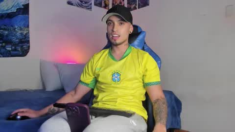Snapshot of salvatore_dereck chatting on December 2025 01:03:01 AM online show from December 2025 01:03:01 AM