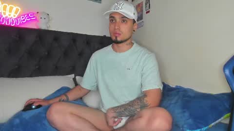 Snapshot of salvatore_dereck chatting on July 2026 01:08:01 AM online show from July 2026 01:08:01 AM