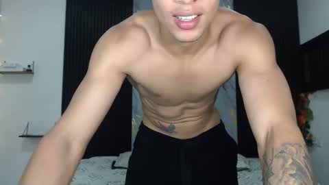 Snapshot of sam_and_mike chatting on February 2025 01:33:01 AM sammmikee online show from February 2025 01:33:01 AM