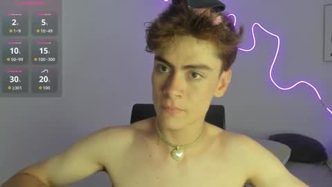 Snapshot of sam_clarkk chatting on December 2025 05:06:02 AM Sam Clark online show from December 2025 05:06:02 AM