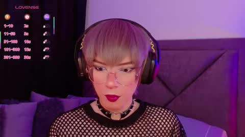 Snapshot of sam_russo chatting on October 2025 07:42:02 AM Sam online show from October 2025 07:42:02 AM