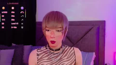 Snapshot of sam_russo chatting on October 2025 08:37:02 AM Sam online show from October 2025 08:37:02 AM