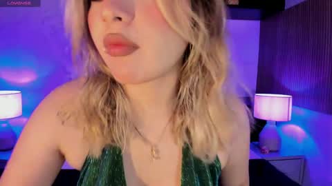 Snapshot of samanta_bone chatting on February 2025 09:36:01 PM Samanta online show from February 2025 09:36:01 PM