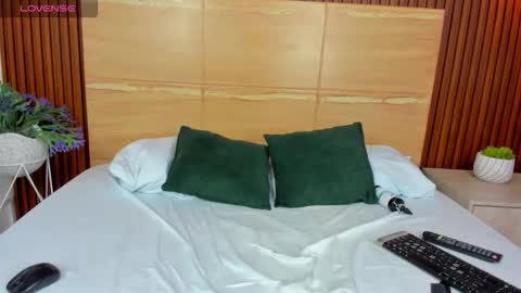 Snapshot of samantha_loughty chatting on December 2025 07:58:02 AM S A M A N T H A online show from December 2025 07:58:02 AM