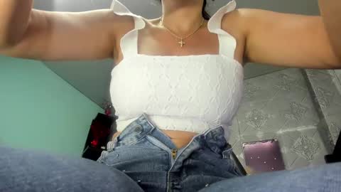 Snapshot of samantha_milfs chatting on February 2025 10:37:02 AM samantha_milfs online show from February 2025 10:37:02 AM