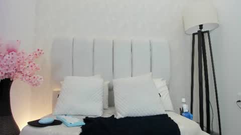 Snapshot of samanthaa_hill chatting on August 2026 12:43:02 PM . Samantha . online show from August 2026 12:43:02 PM