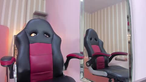 Snapshot of samanthabenet chatting on October 2025 07:45:02 PM online show from October 2025 07:45:02 PM