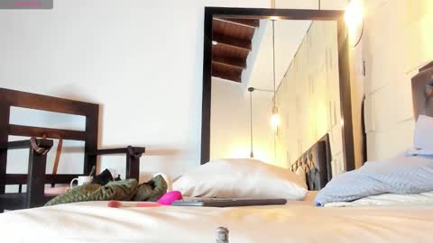 Alejandra  online show from November 2025 12:09:02 PM