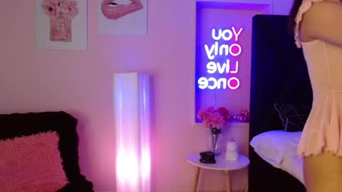 Snapshot of samara_glow chatting on May 2026 08:47:01 PM Samara online show from May 2026 08:47:01 PM